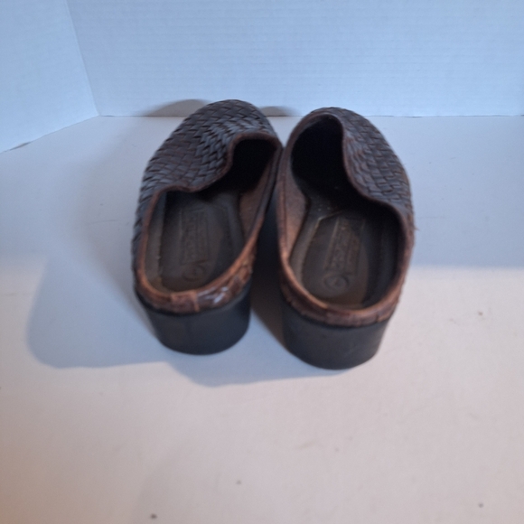 Predictions Brown Woven Mules - Picture 2 of 7